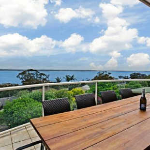 Фотография гостевого дома 'The Bay', 25 Wallawa Rd - huge home with aircon, spectacular views & chromecast