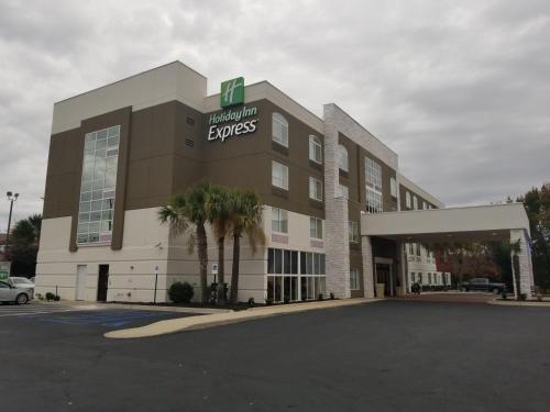 Фотография гостиницы Holiday Inn Express Columbia - Two Notch, an IHG Hotel