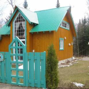 Фотографии гостевого дома 
            Chalets de la Riviere Sacacomie