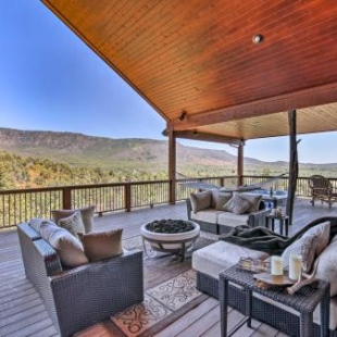 Фотография гостевого дома AZ Rim Retreat in Pine with Deck, Hot Tub and Views!