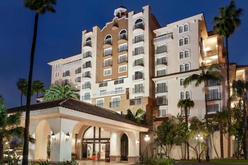 Фотография гостиницы Embassy Suites by Hilton Santa Ana Orange County Airport