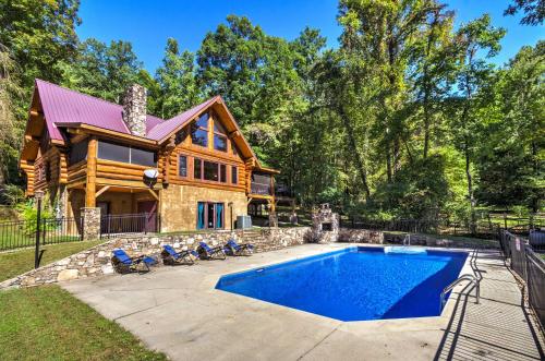 Фотографии гостевого дома 
            Upper Lodge Brevard Cabin on 80 Acres with Pool!