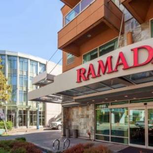 Фотографии гостиницы 
            Ramada by Wyndham Vancouver Airport