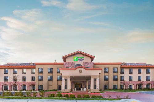 Фотография гостиницы Holiday Inn Express Hotel & Suites Atascadero, an IHG Hotel