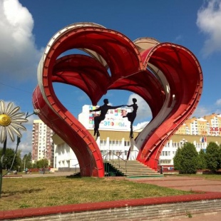 Фотография памятника Скульптурная группа Сердца влюблённых