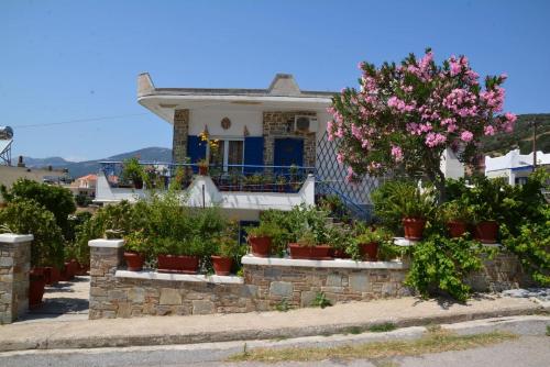 Фотографии гостевого дома 
            Traditional summer house in Marmari