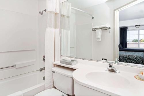 Фотография гостиницы Days Inn by Wyndham Greeley