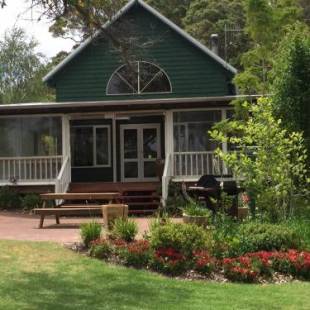 Фотографии гостевого дома 
            Lakeside Garden Chalet