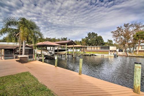 Фотографии гостевого дома 
            Waterfront Homosassa Home with Private Dock!