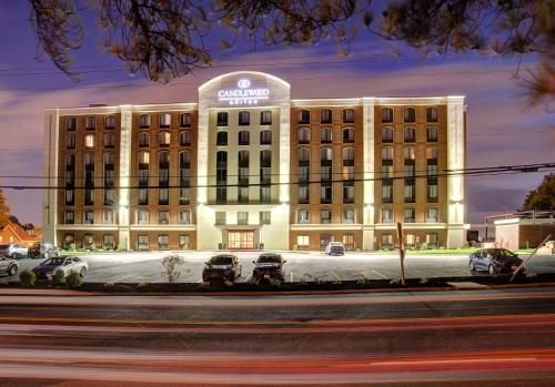 Фотография гостиницы Candlewood Suites Richmond - West Broad, an IHG Hotel