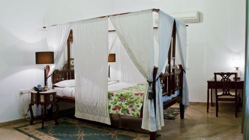 Фотография гостиницы Neemrana's - Deo Bagh