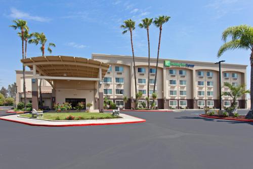 Фотография гостиницы Holiday Inn Express Colton, an IHG Hotel
