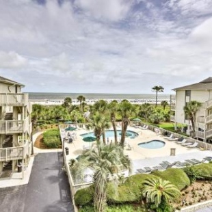 Фотография гостевого дома Resort Condo with Pool - Steps to Hilton Head Beach!