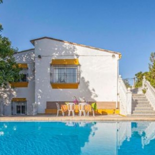 Фотография гостевого дома Seven-Bedroom Holiday Home in Tomares