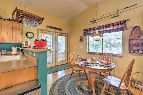 Фотографии гостевого дома 
            Rustic Cabin with Deck about 4 Mi to Old Town Flagstaff!