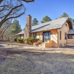 Фотография гостевого дома Inviting Colorado Springs House with Spacious Deck!