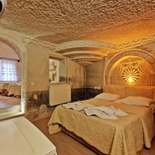 Фотография гостиницы Falcon Cave Suites