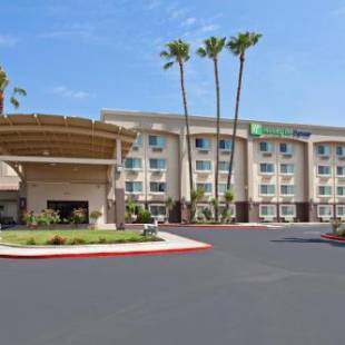 Фотографии гостиницы 
            Holiday Inn Express Colton, an IHG Hotel