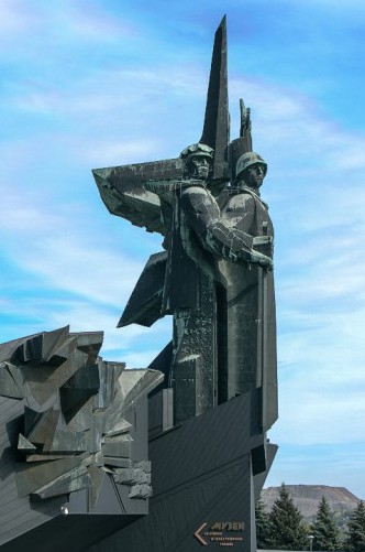 Фотографии памятника 
            Памятник Освободителям Донбасса 