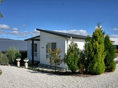 Фотографии гостевого дома 
            St Helena's 5 Twynam Street, Jindabyne NSW 2627