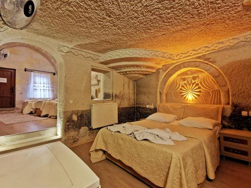 Фотографии гостиницы 
            Falcon Cave Suites