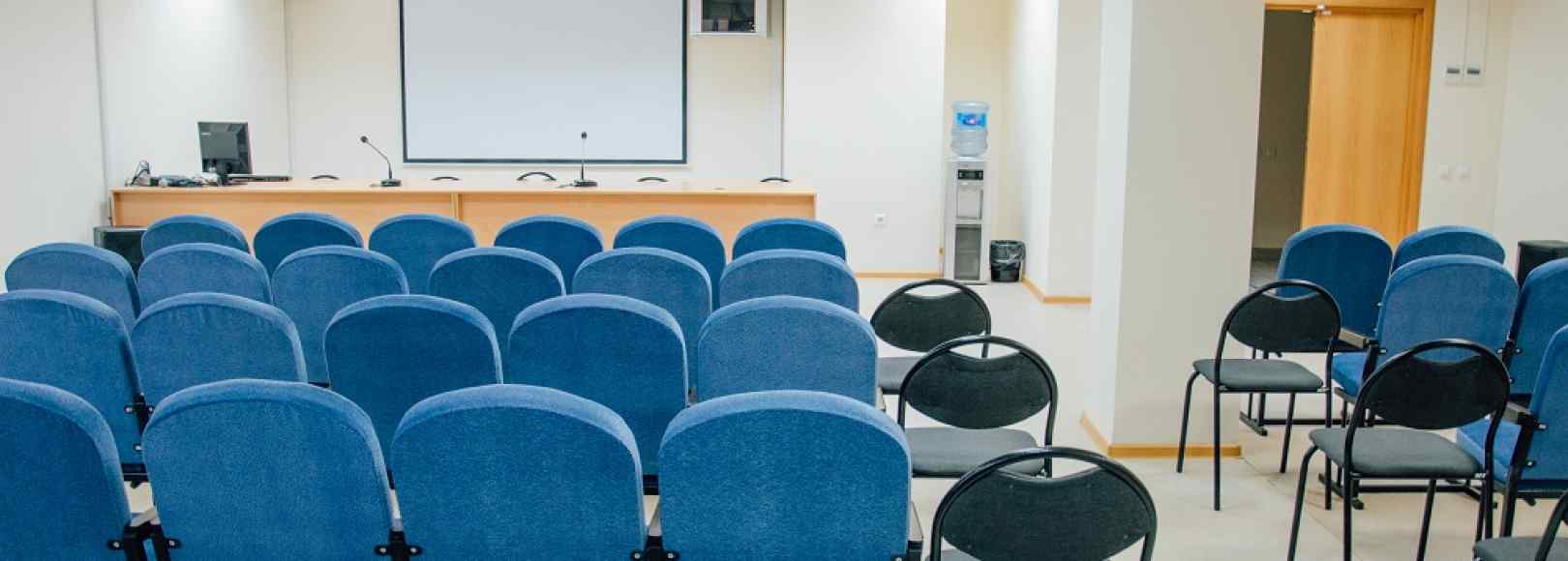 Фотография конференц-зала ГБУК ИОГУНБ Кабинет 706 – Конференц-зал