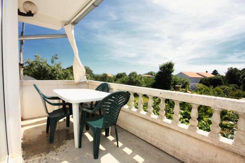 Фотография гостевого дома Apartments with a parking space Kampor, Rab - 5014