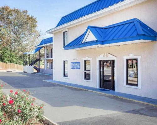 Фотография гостиницы Rodeway Inn & Suites Fort Jackson