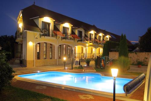 Фотография апарт отеля Bajor Panzió Aparthotel Bük-Bükfürdő, Adults Only 12plus