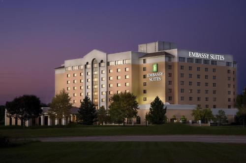 Фотография гостиницы Embassy Suites Kansas City International Airport