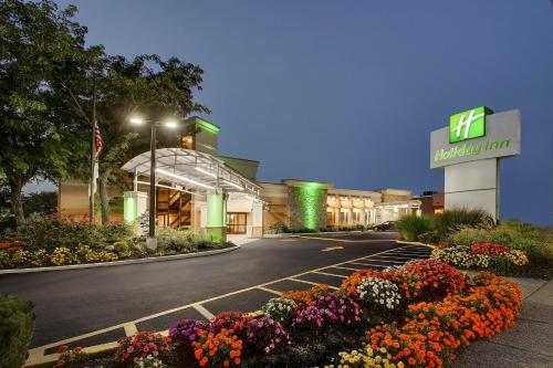Фотография гостиницы Holiday Inn Westbury-Long Island, an IHG Hotel