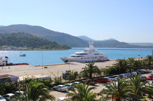 Фотография апарт отеля Rouchotas Apartments