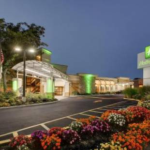 Фотографии гостиницы 
            Holiday Inn Westbury-Long Island, an IHG Hotel