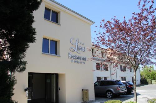 Фотография гостиницы Logis Lhôtel Restaurant Antony Verrières Le Buisson