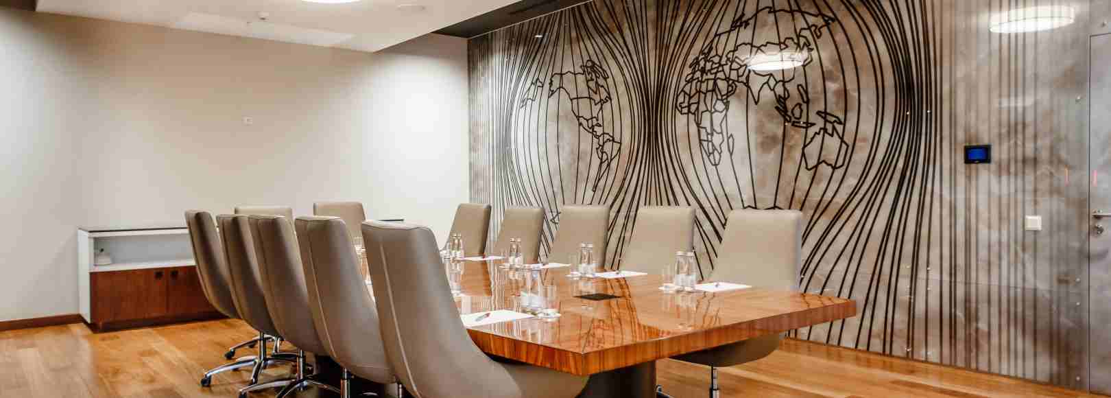 Фотография комнаты для переговоров Переговорная Оникс