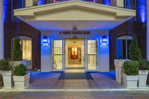 Фотография гостиницы Holiday Inn Express Tower Center New Brunswick, an IHG Hotel