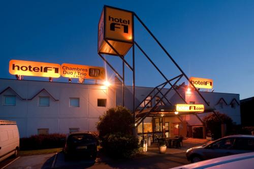 Фотография гостиницы hotelF1 Cholet Rénové