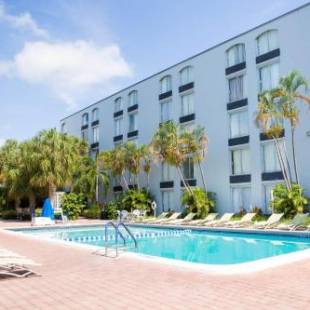 Фотографии гостиницы 
            Plaza Hotel Fort Lauderdale