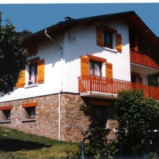 Фотография гостевого дома Modern Holiday Home in Montagny with Balcony