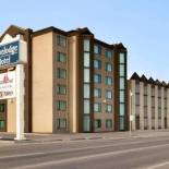 Фотография гостиницы Travelodge Hotel by Wyndham Saskatoon