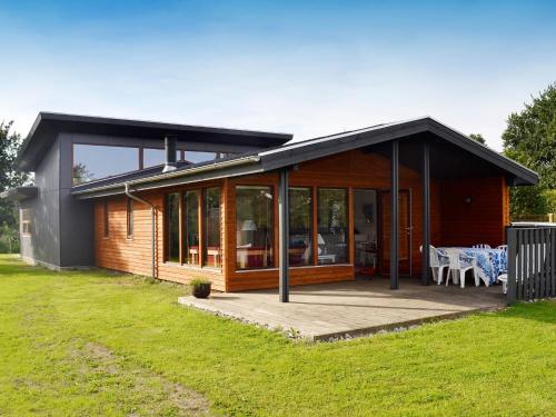 Фотография гостевого дома Three-Bedroom Holiday home in Bjert 5