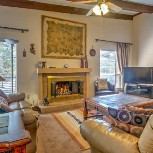 Фотография гостевого дома Charming Alto Condo 2 Mi to Ruidoso Winter Park!