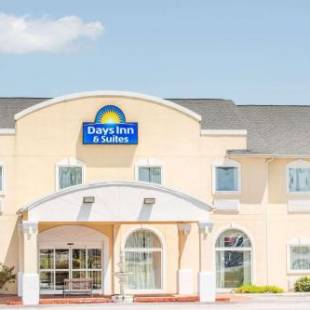 Фотографии гостиницы 
            Days Inn & Suites by Wyndham Swainsboro