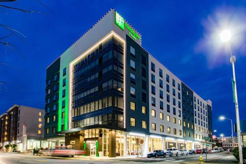 Фотографии гостиницы 
            Holiday Inn Hotel & Suites Chattanooga, an IHG Hotel