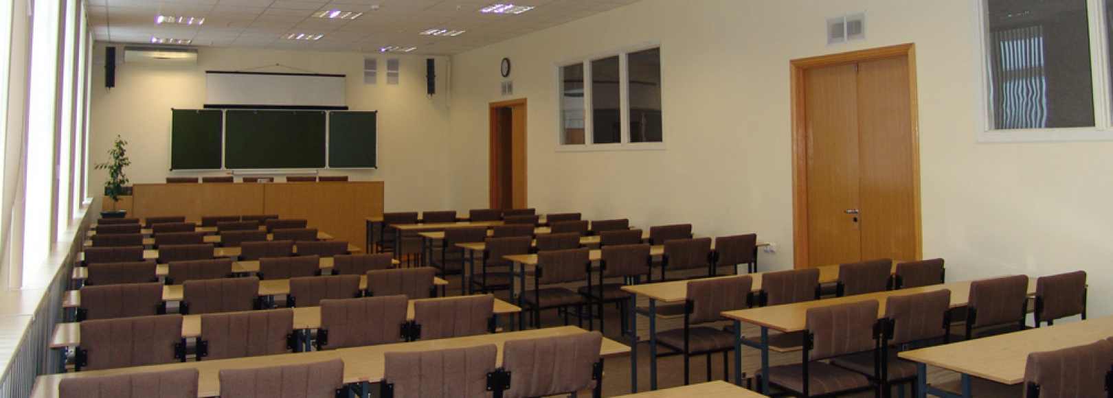 Фотография конференц-зала Конференц-зал до 100 человек