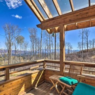 Фотография гостевого дома Modern Cabin with Balcony Views and Fireplace!