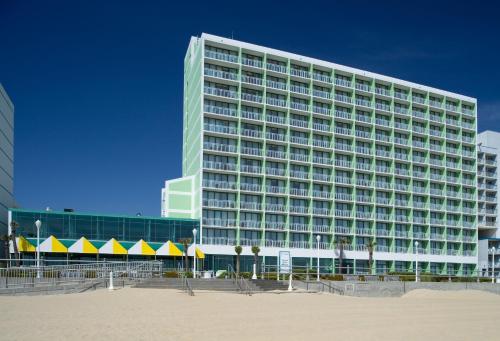 Фотография гостиницы Holiday Inn VA Beach-Oceanside 21st Street, an IHG Hotel