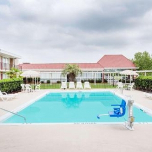 Фотография мотеля Days Inn by Wyndham Goldsboro