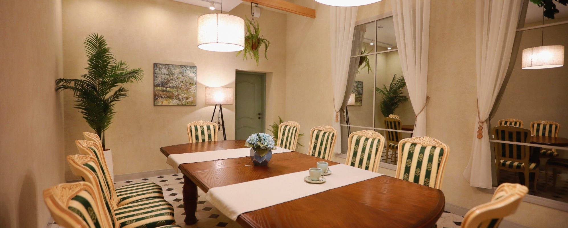 Фотографии банкетного зала Vip - зал ресторана Северо-Восток