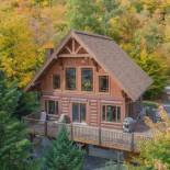 Фотография гостевого дома Log Cabin Home with Lake and Mountain view by Reserver.ca